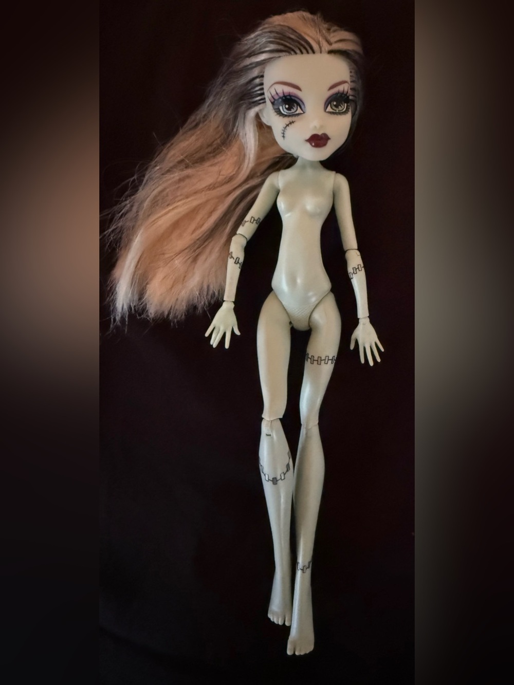 Mattel Frankie Stein Doll Body in Pale Green with Blonde-Pink Hair